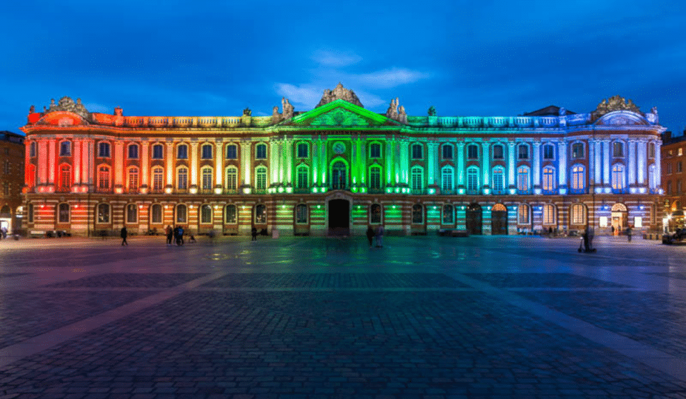 Ce lundi 17 mai, la façade du Capitole s&rsquo;illuminera aux couleurs du drapeau arc-en-ciel