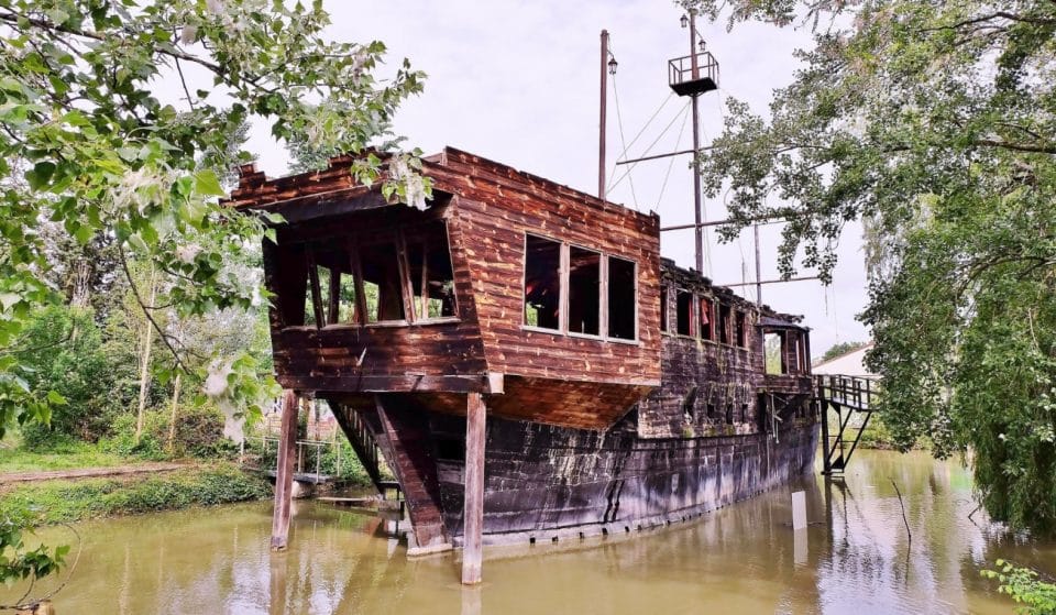 Il existe un bateau pirate abandonné à 30 minutes de Toulouse !