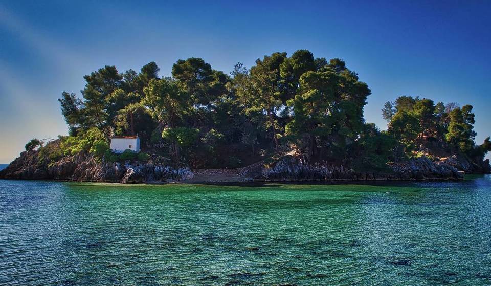 8 private French islands to rent on Airbnb to cut yourself off from civilization