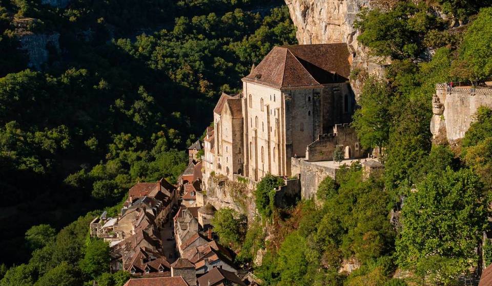 Forget the roads to Compostelle! The ultimate hike is only 2 hours from Toulouse, and links some of the most beautiful landscapes in the South-West over 500km.