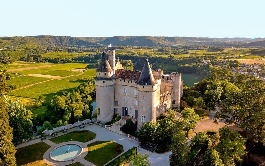 1h30 from Toulouse, the most prestigious gourmet getaway of the year – a sensational festival where black truffles and great Malbecs sublimate the legendary châteaux of the Vigouroux family.