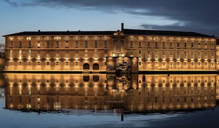 “An enchanted interlude”: this UNESCO-listed site opposite the Pont Neuf becomes the most unusual concert venue in the Pink City.