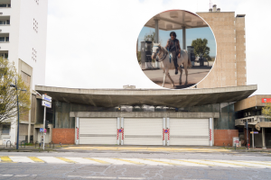 Jamais ouverte au public, cette caserne toulousaine d’un hectare se transforme en grand festival de photographie gratuit réunissant 13 artistes