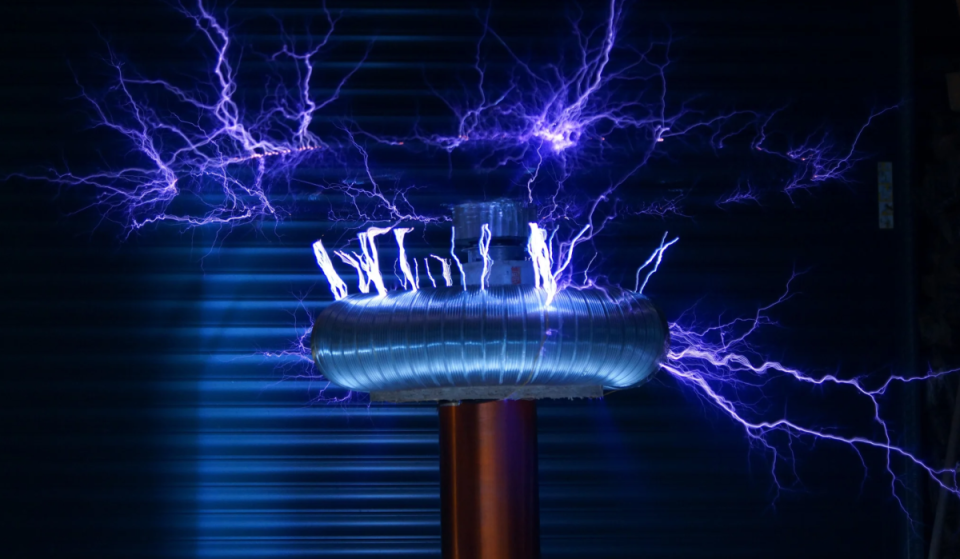 « L’esprit de Watt revient du XVIIIe siècle » : pendant 30 minutes, cette nouvelle expérience immersive inédite au Bazacle utilise votre seul corps pour maîtriser l&rsquo;électricité