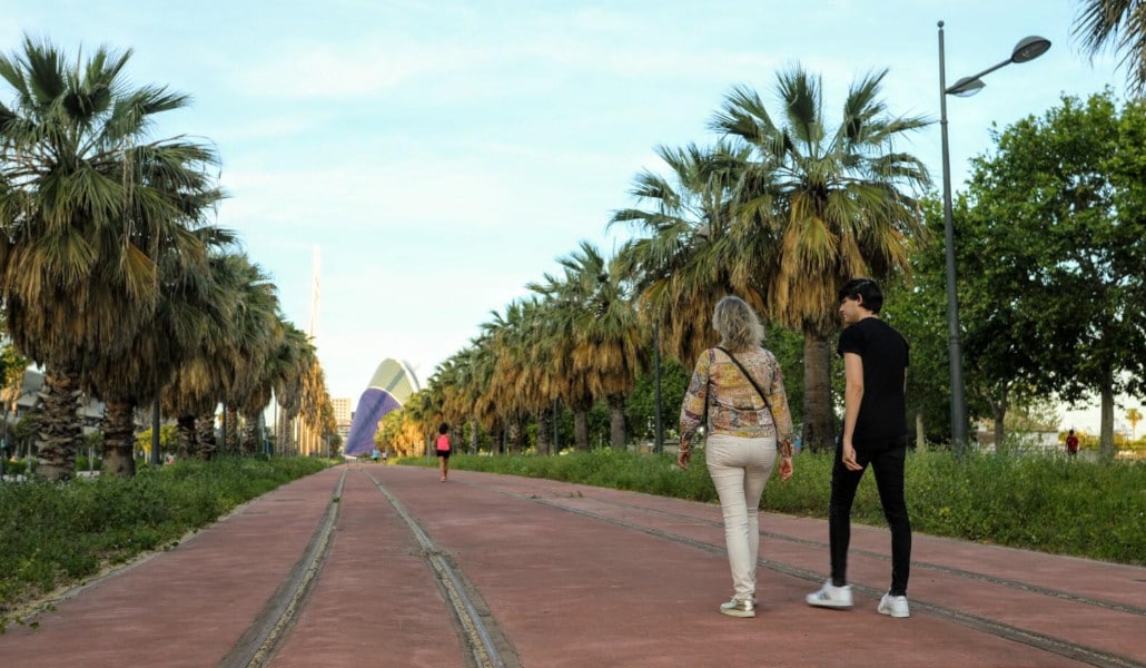 La futura línea 10 de Metrovalencia se convierte en una nueva zona de paseo