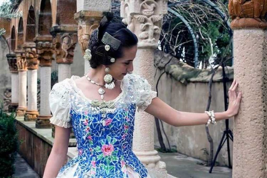 El traje de fallera reciclado que ha cautivado a “National Geographic”
