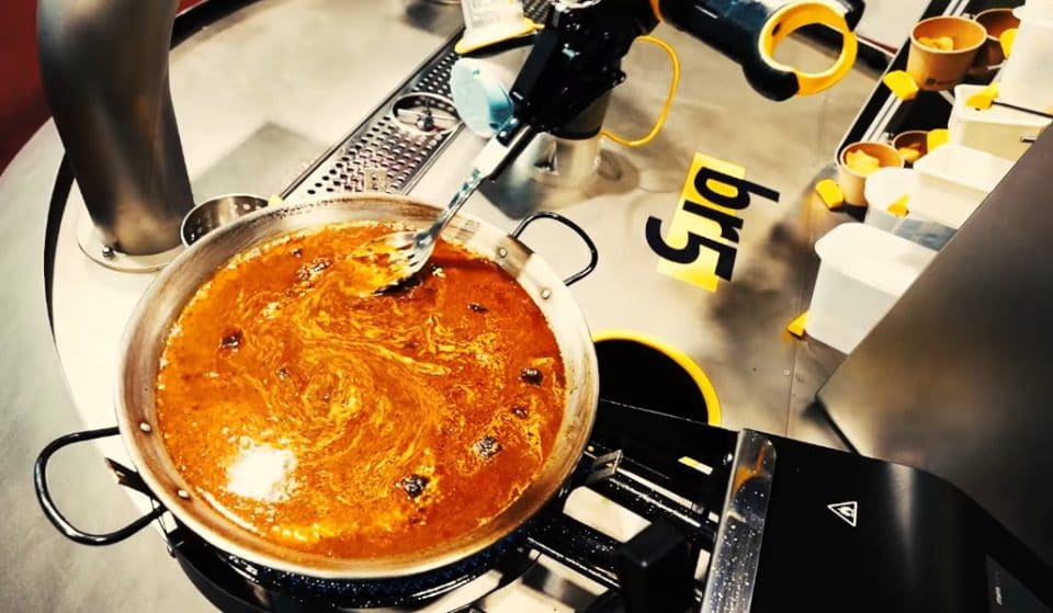 Así es el robot que cocina paellas