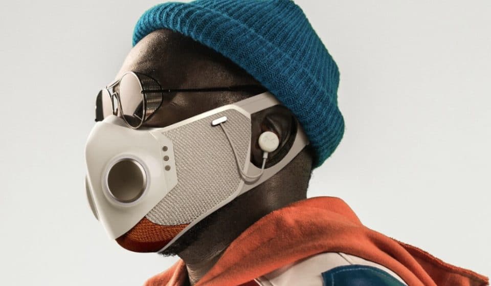 Así es Xupermask, la mascarilla con auriculares, ventilador, luces LED y antivaho