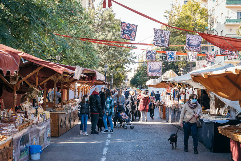 Only this weekend in Valencia: this traditional winter market with night mascletá and fireworks is back.