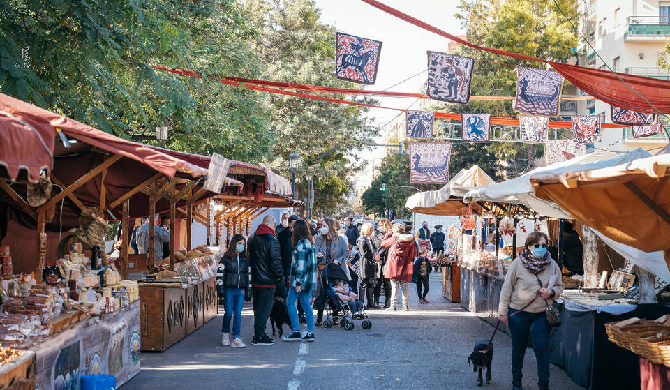 Only this weekend in Valencia: this traditional winter market with night mascletá and fireworks is back.