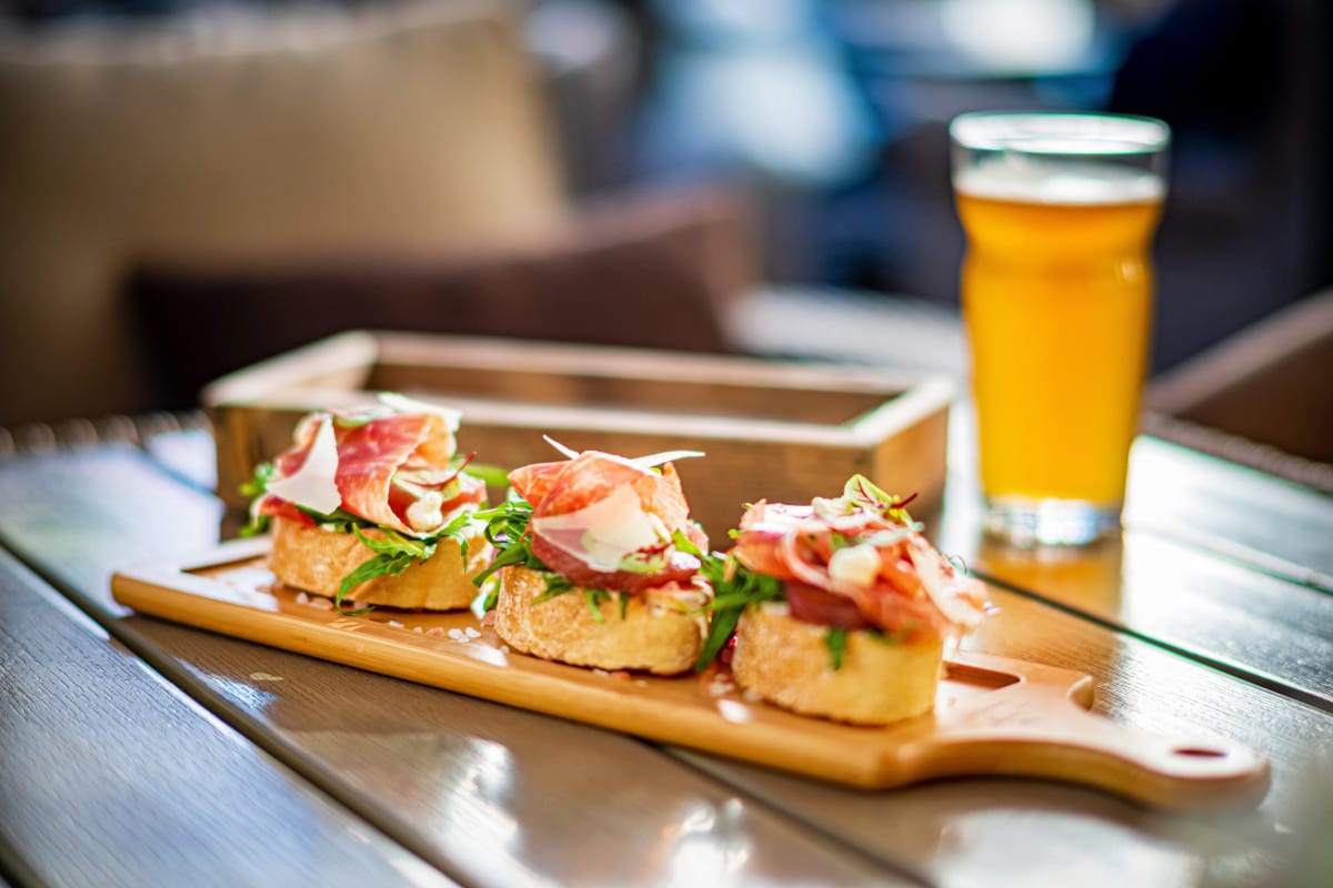 Quinto y tapa para apoyar a los refugiados ucranianos en Valencia