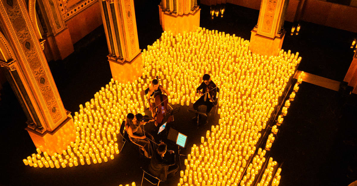 Plano cenital de un cuarteto de cuerda durante un concierto Candlelight en el Centre Cultural La Beneficència