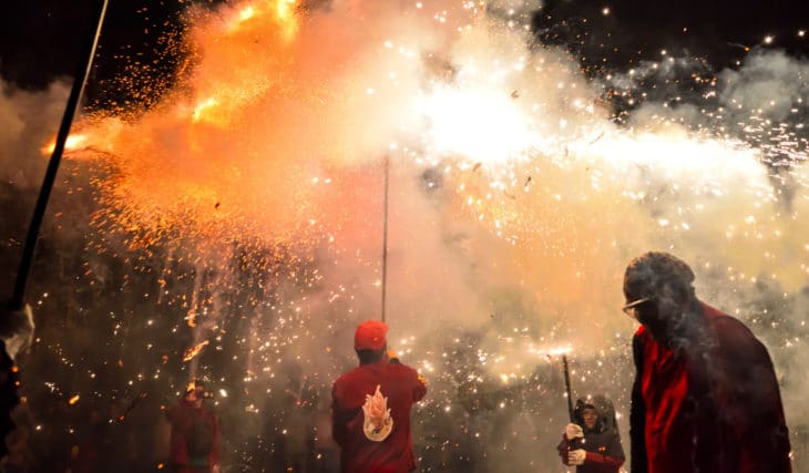 La Settimana Culturale invade le strade di Campanar fino al 4 ottobre: mercato locale, degustazioni di vino, «correfocs» e una grande Nit d’Albaes
