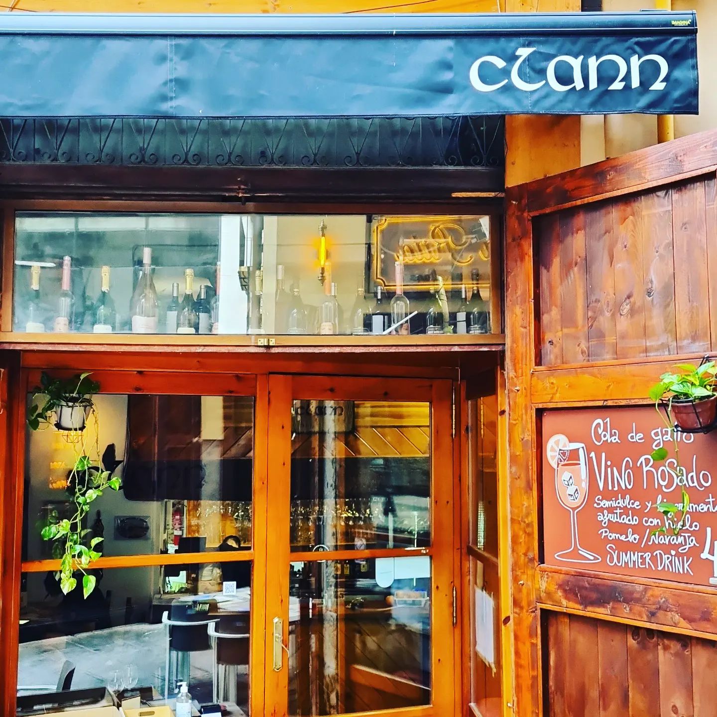 The 7 Best Bars In Valencia For Every Day Of The Week