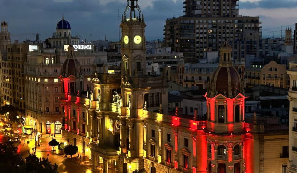 ¿Por qué se iluminará esta noche el Ayuntamiento de Valencia?