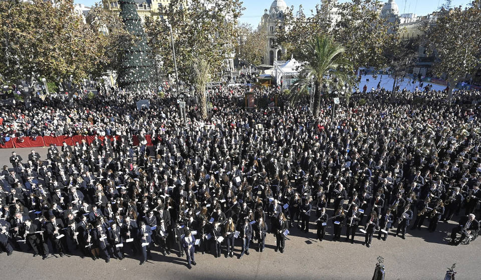 1.000 músicos homenajean al Maestro Serrano en Valencia: las mejores imágenes