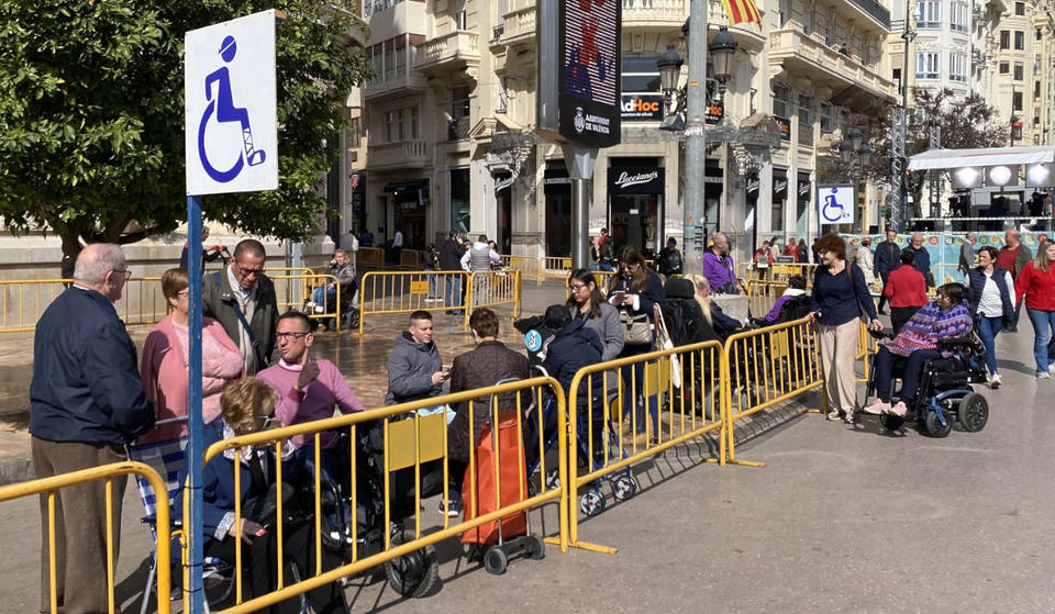 Sitios seguros para ver mascletás y castillos para personas con movilidad reducida