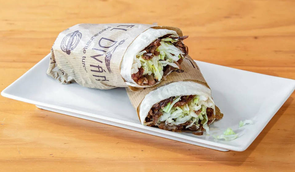 El restaurante de Valencia que cocina el auténtico kebab turco