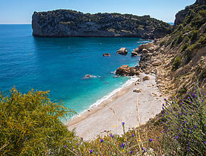 Prohibido visitar esta paradisíaca cala valenciana este verano: hay riesgo de desprendimiento