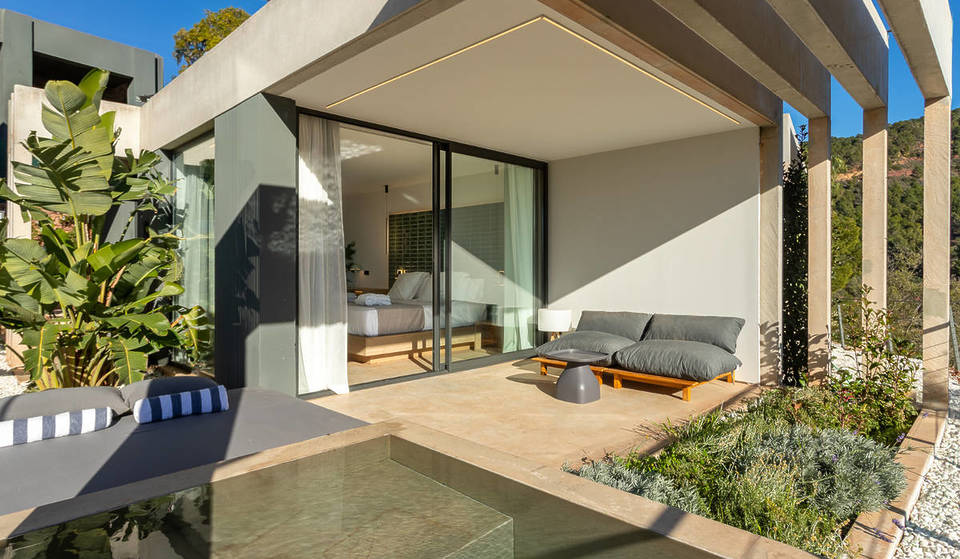 The impressive hotel that has just opened in the Calderona 30 minutes from Valencia: 15 private villas from 240 € per night.