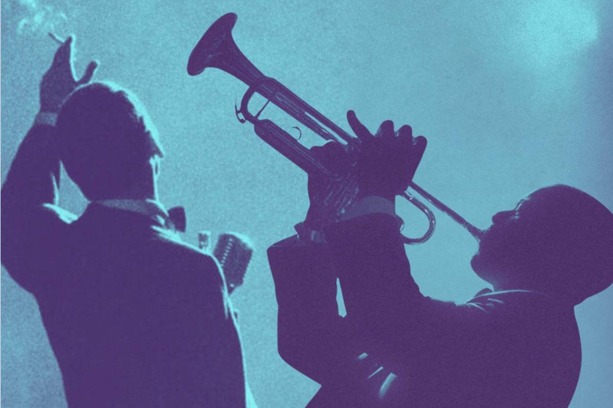 Siluetas de Frank Sinatra frente a un micrófono y Luis Armstrong tocando la trompeta.