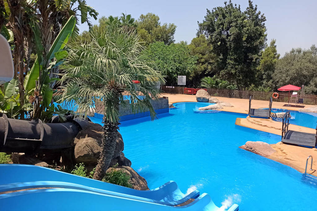 Piscina di Valencia in mezzo al bosco e con scivoli: biglietti a meno di 2 euro.