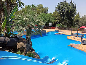 La piscina de Valencia en medio de un bosque y con toboganes de agua: entradas por menos de 2 euros