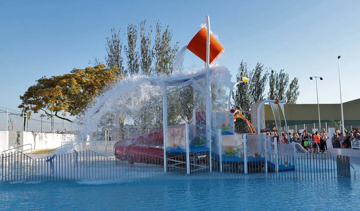 La piscina de Valencia con un cubo gigante de agua y toboganes: entradas por 4,23 euros