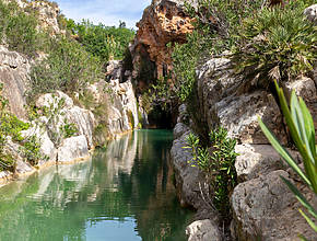 La piscina naturale tra rocce e acque cristalline a 1 ora da Valencia: biglietti a 5 euro