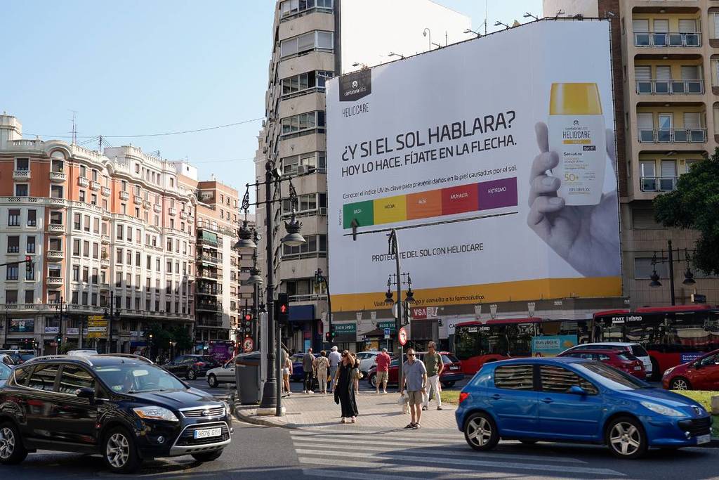 Así es la lona de Plaza de España que indica en todo momento el nivel de radiación UV