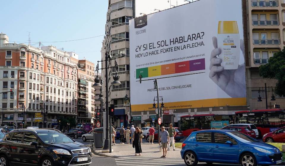 Así es la lona de Plaza de España que indica en todo momento el nivel de radiación UV