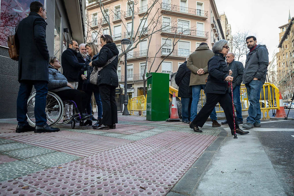 What are these lumps and marks on the sidewalks of Valencia? The Local Police clarifies it