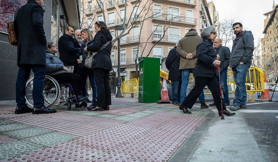¿Qué son estos bultos y marcas en las aceras de Valencia? La Policía Local lo aclara