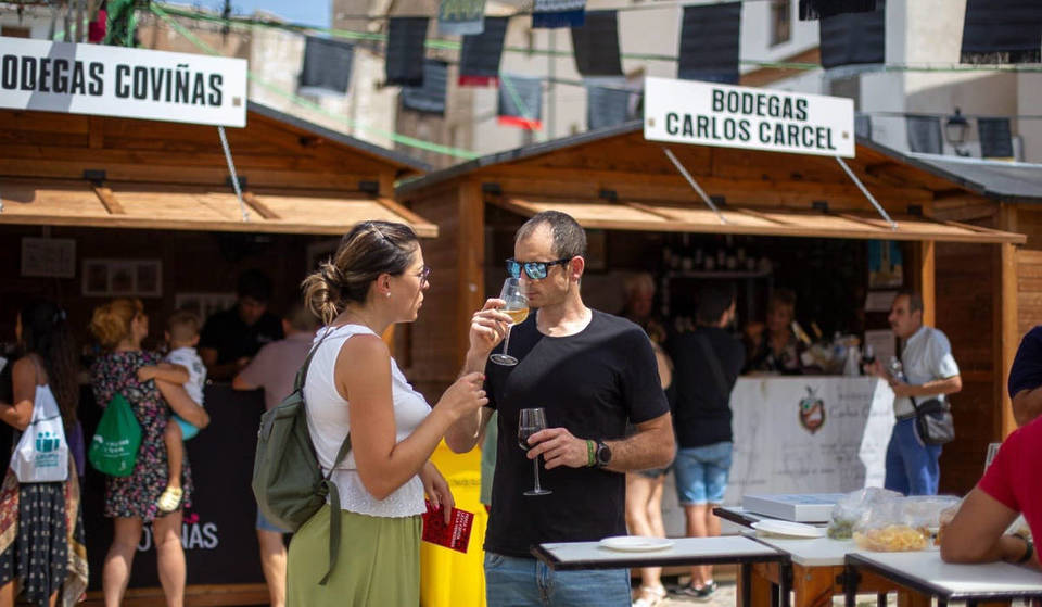 La grande fiera del vino a 50 minuti da Valencia con fuochi d’artificio, concerti e degustazioni gratuite: programma e orari