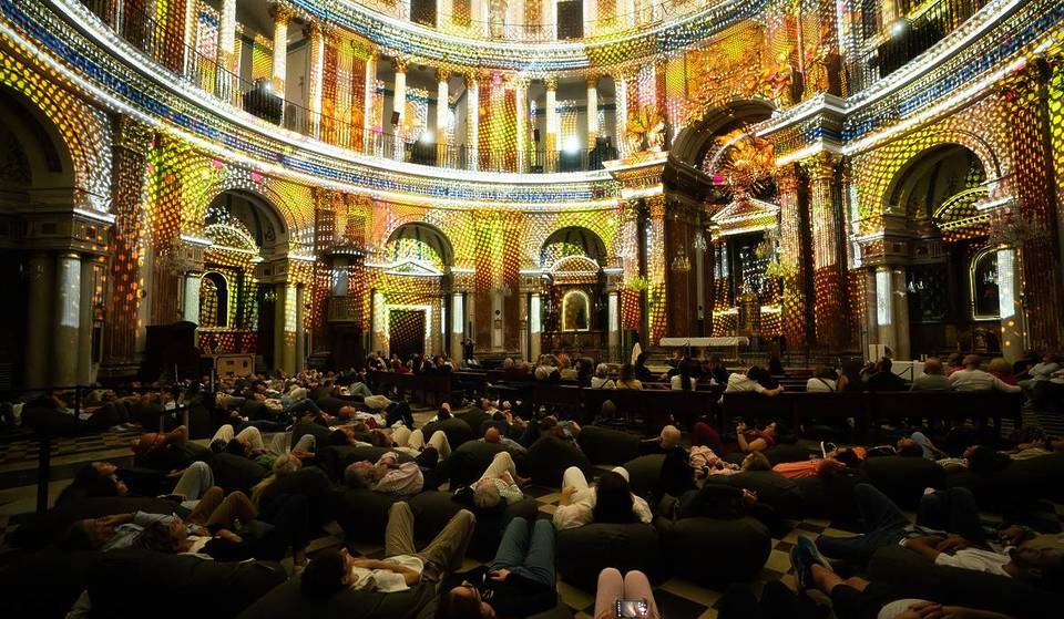 Only for a few more days: the immersive show that unfolds inside a church in Valencia will close its doors soon.