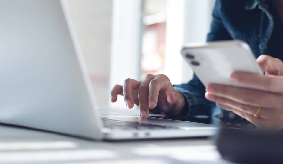 Permiso climático en Valencia por alerta roja: cómo y quiénes pueden pedir este derecho laboral