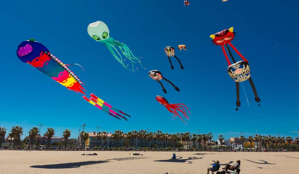 Confirmado: el Festival de Cometas de Valencia aplazado por la lluvia vuelve en mayo con 15.000 m² de zona de vuelo