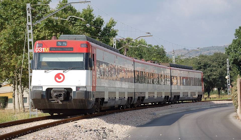 I treni Cercanías non arriveranno alla mascletá: la Generalitat mette in servizio autobus da questo venerdì per raggiungere il centro di Valencia.