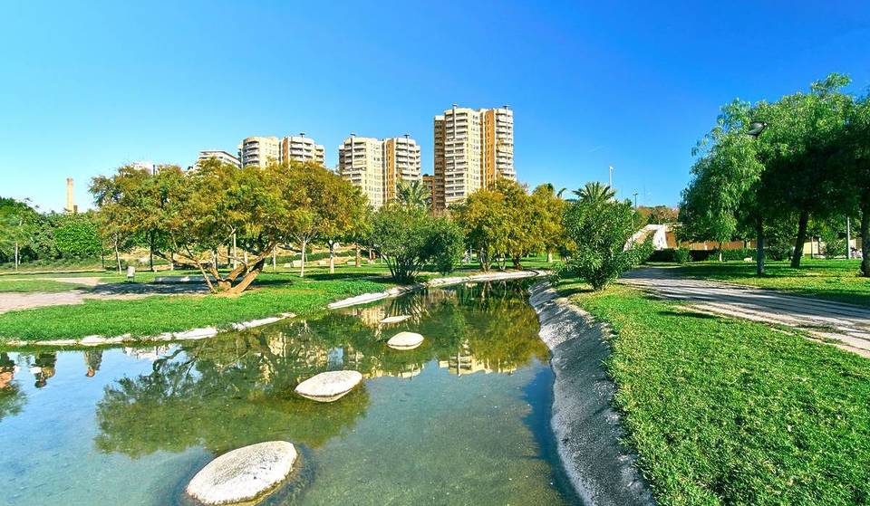 A new bridge over the Turia? The new section that will connect the Turia Garden with the Natzaret neighborhood in Valencia.