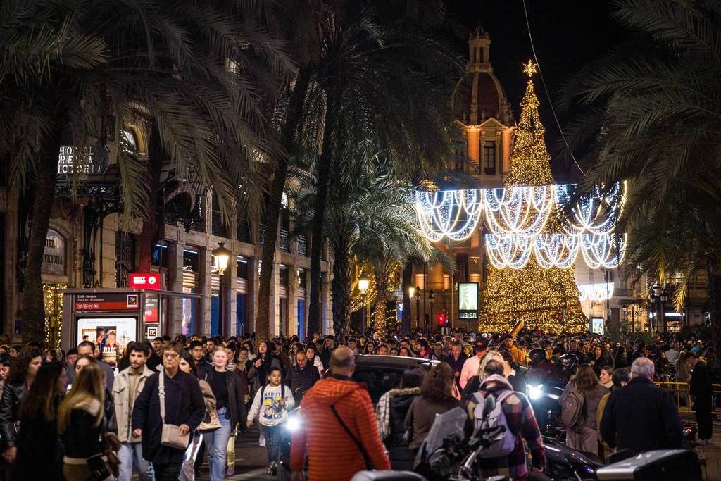 Un árbol de 25 metros, un reno 3D y un cometa gigante: así será la espectacular iluminación navideña de Valencia