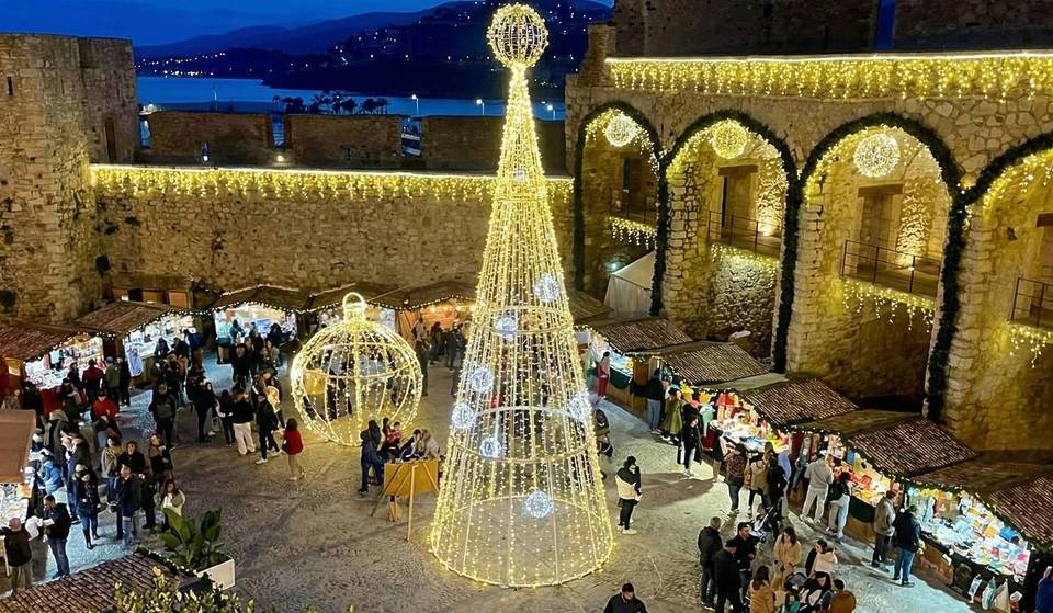 A menos de dos horas de Valencia: el pueblo costero elegido «el más bonito en Navidad» que inaugura este viernes un mercado con un espectáculo de 150 drones
