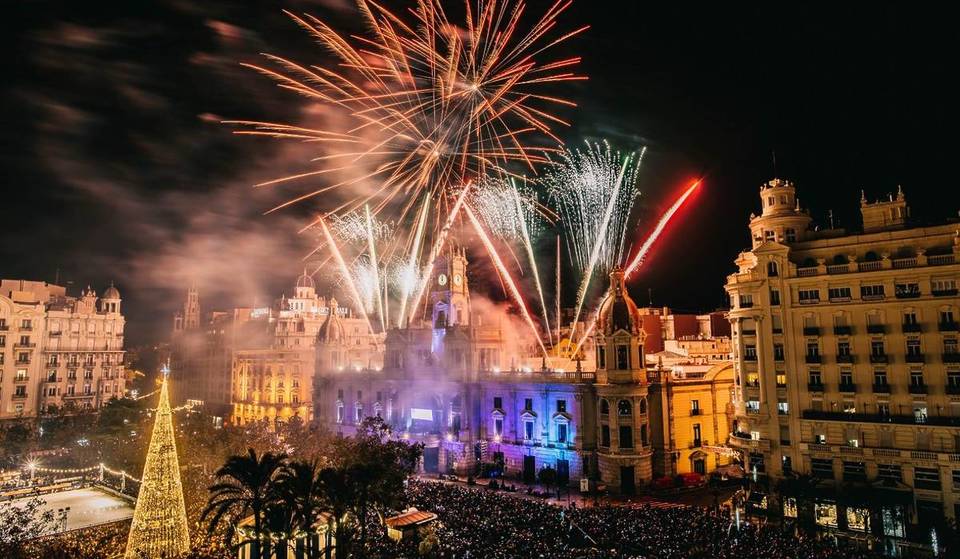 Big New Year’s Eve party in Valencia’s Town Hall Square: double session, music and free pyrotechnics