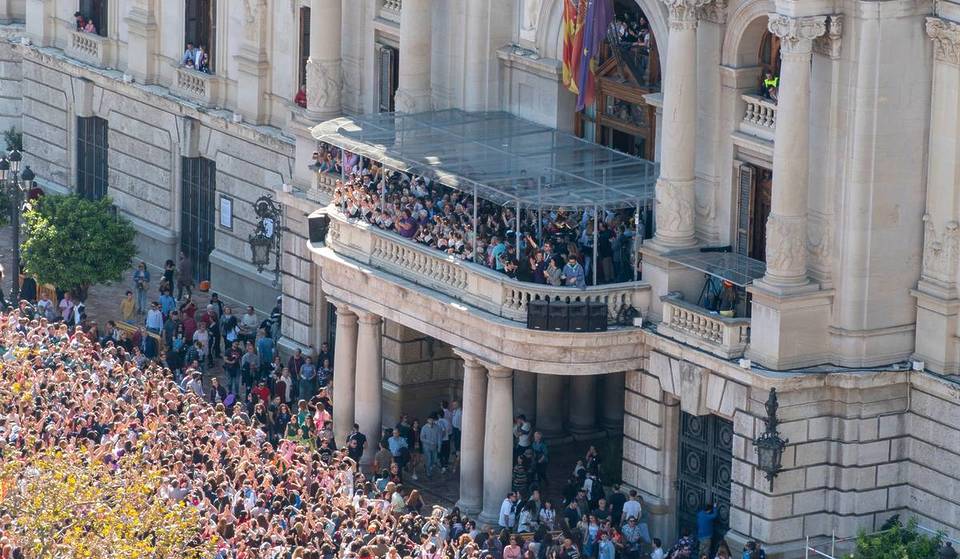 Valencia is raffling off 340 VIP tickets to watch the mascletá from the balcony of the city hall: how to enter the raffle