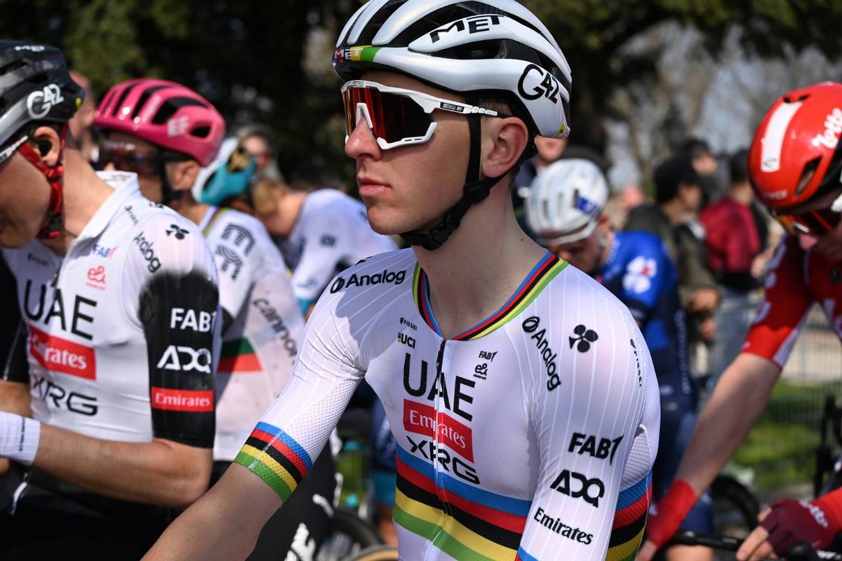 Siena (Italia) 08 de marzo de 2025. Carrera ciclista internacional de las carreteras blancas. Taddej Pogacar protagonista y ganador de la carrera