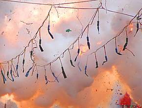 El barrio de Valencia que celebra una mascletá y un castillo este jueves: doble sesión de polvora gratuita