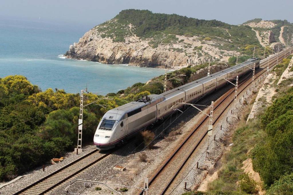 Giovedì, i treni tra la Comunità Valenciana e la Catalogna saranno completamente fermi: 5 ore senza servizio a causa dei venti a 120 km/h.