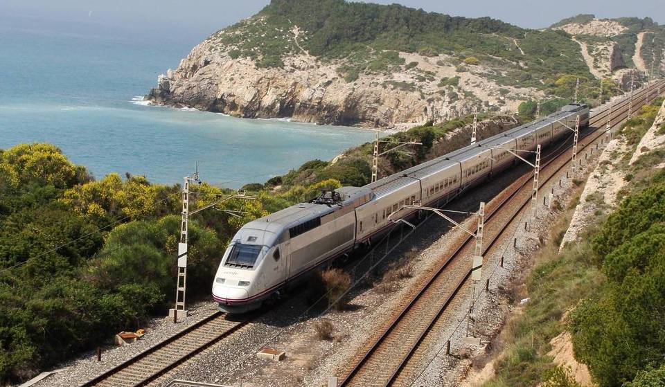 Giovedì, i treni tra la Comunità Valenciana e la Catalogna saranno completamente fermi: 5 ore senza servizio a causa dei venti a 120 km/h.