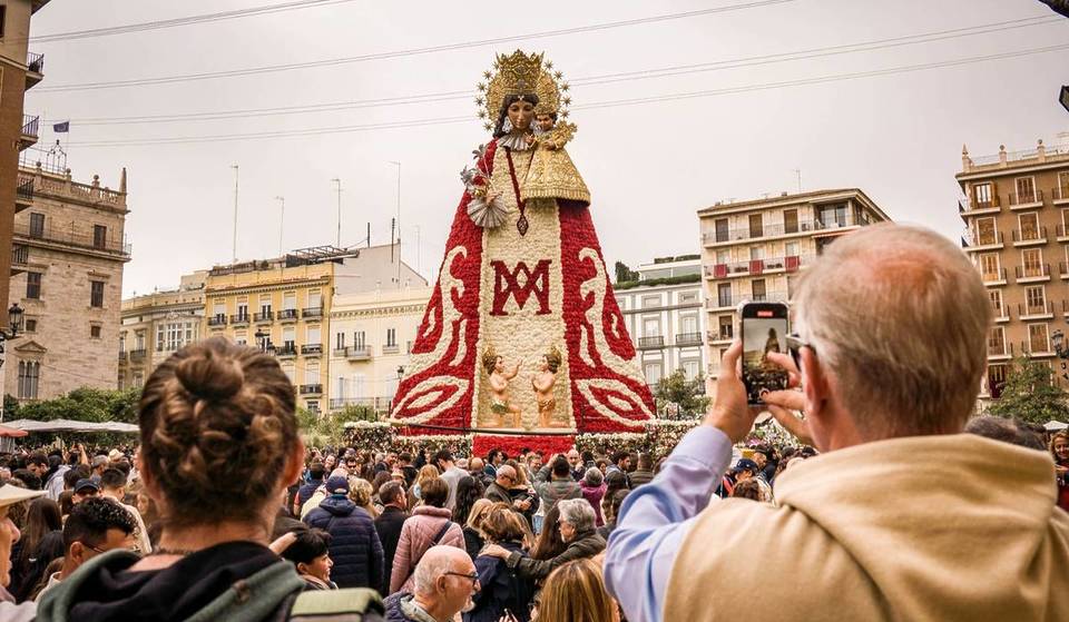 L’Ofrenda de las Fallas 2026 inizia questo martedì: orari completi, app in tempo reale e 130.000 falleros a Valencia