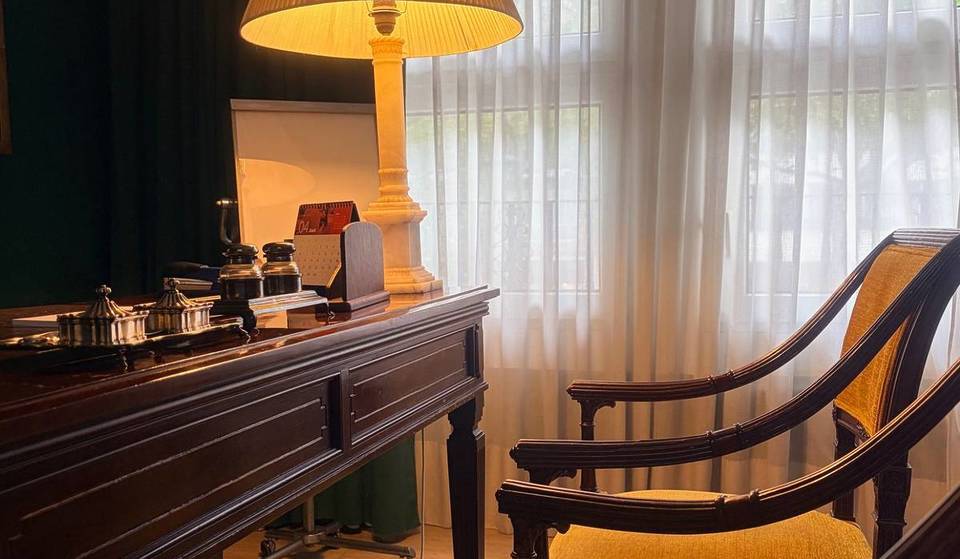En pleno centro de Valencia: vacían una histórica vivienda de época y venden todo lo que hay dentro (desde lámparas hasta porcelana)
