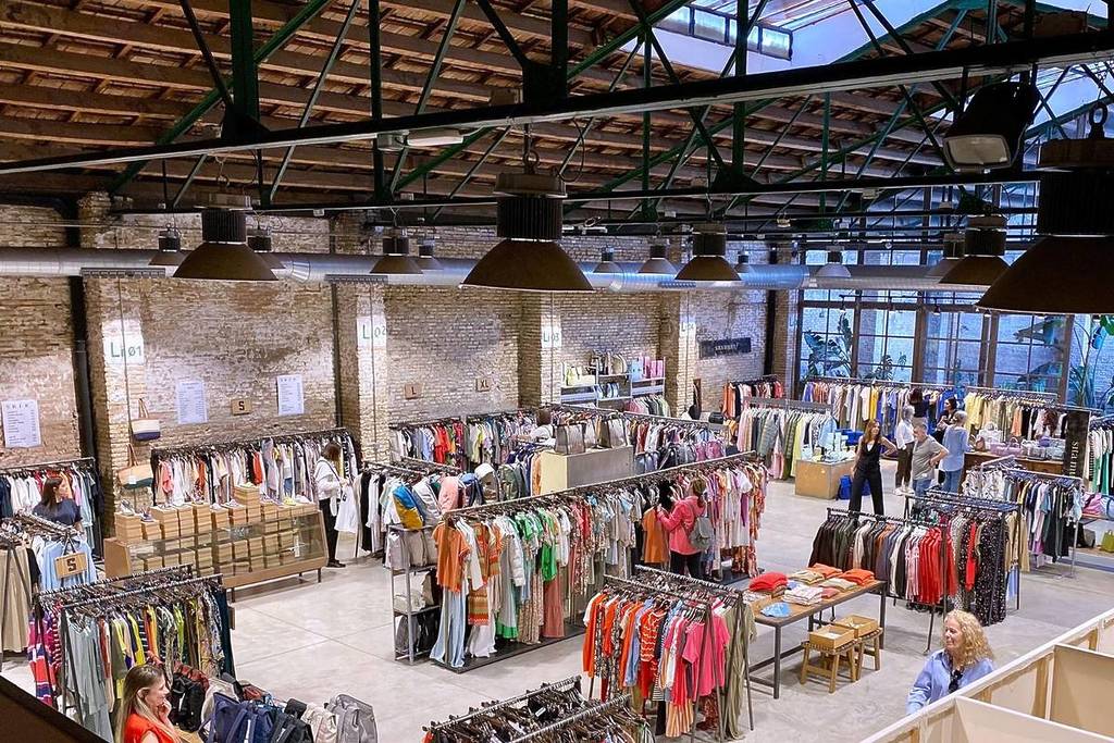 Vuelve a Valencia el mayor mercado de moda y decoración: 25.000 prendas de marca con descuentos de hasta el 70 %